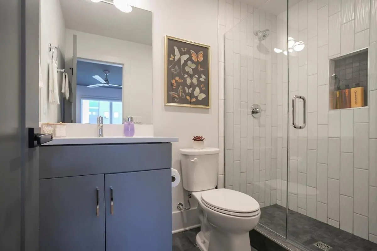 Holiday home Fabulous Location Walk To Food & Bars Roof Deck Villa Nashville United States